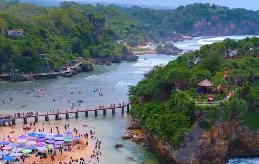 10 Pantai Terindah di Gunungkidul + Harga Tiket Terbaru 2026